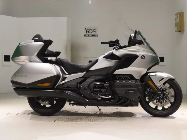 Honda GL1800 TOUR D лот № 5286 оценка 8  с аукциона в Японии