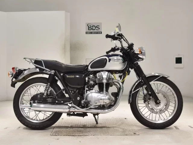 Kawasaki W650 лот № 2868 оценка 5  с аукциона в Японии