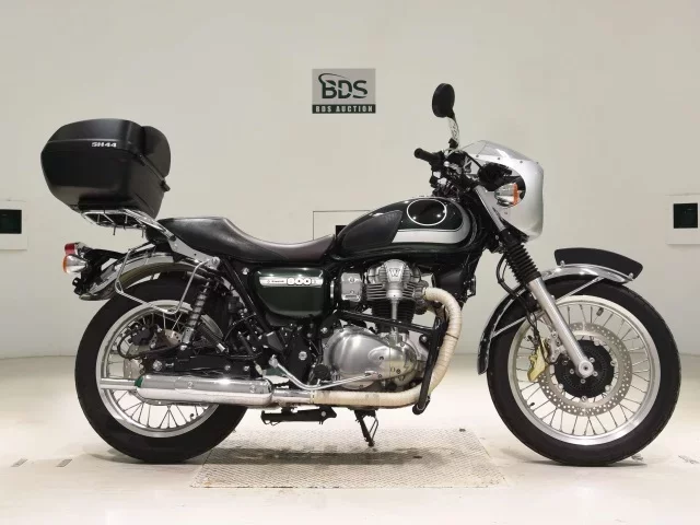 Kawasaki W800-2 лот № 7742 оценка 5  с аукциона в Японии