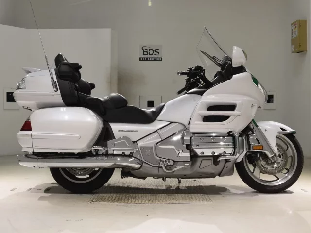 Honda GL1800 лот № 5004 оценка 4  с аукциона в Японии