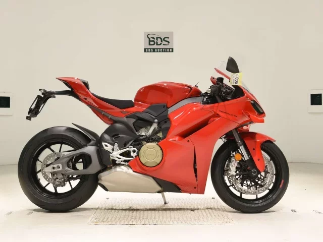 Ducati  PANIGA-REV4 лот № 8001 оценка 8  с аукциона в Японии