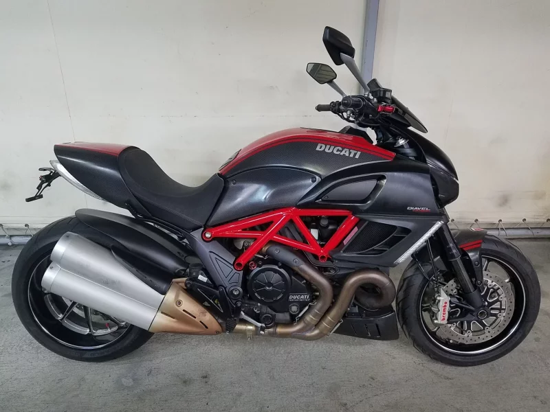 Ducati  DIAVEL CARBON лот № 02038 оценка 4  с аукциона в Японии