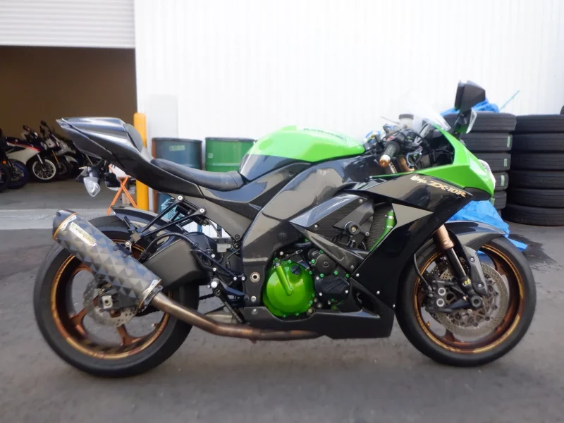 Kawasaki NINJA ZX-10R лот № 00091 оценка 4  с аукциона в Японии