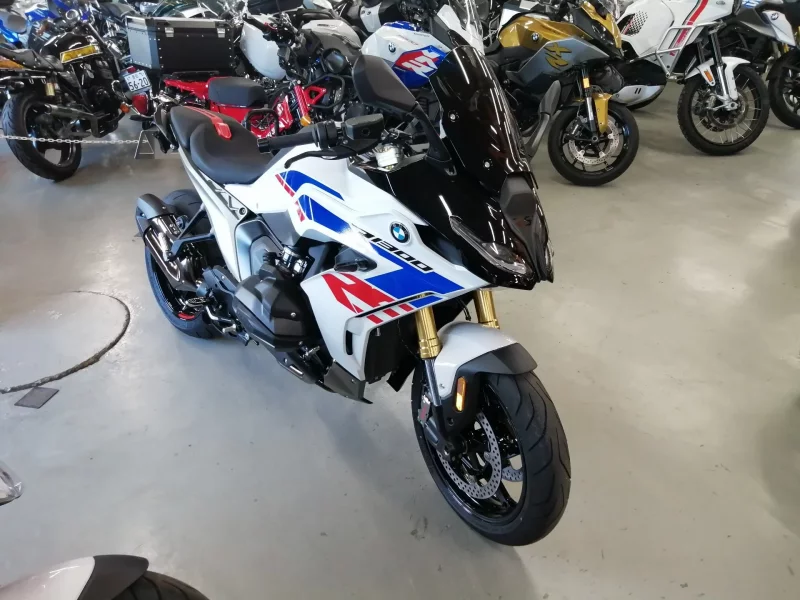 BMW  R1300RS лот № 04418 оценка 8  с аукциона в Японии