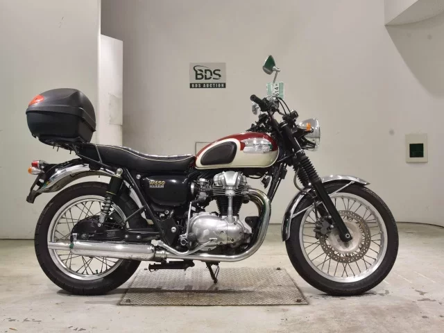 Kawasaki W650 лот № 2614 оценка 4  с аукциона в Японии
