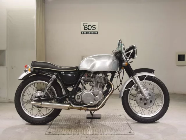 Yamaha SR400-2 лот № 5187 оценка 4  с аукциона в Японии