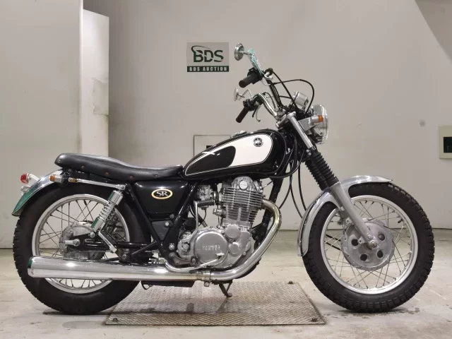 Yamaha SR400-2 лот № 2592 оценка 4  с аукциона в Японии