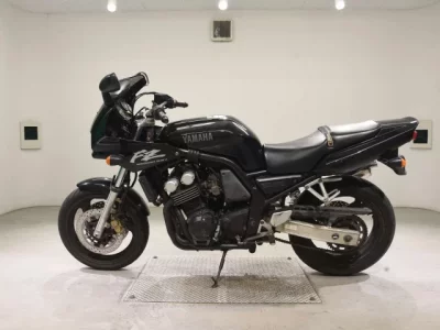 Yamaha FZ400  с аукциона в Японии