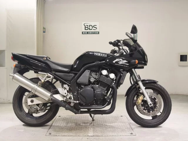 Yamaha FZ400 лот № 7534 оценка 4  с аукциона в Японии