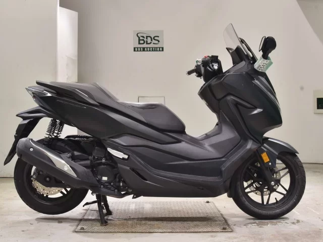 Honda FORZA -4 лот № 2542 оценка 5  с аукциона в Японии