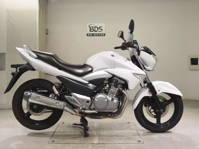 Suzuki GSR250 лот № 7667 оценка 4  с аукциона в Японии