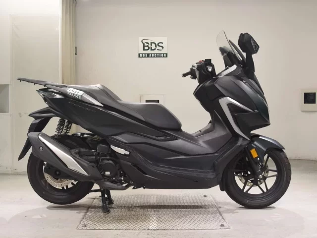 Honda FORZA -5 лот № 5032 оценка 4  с аукциона в Японии