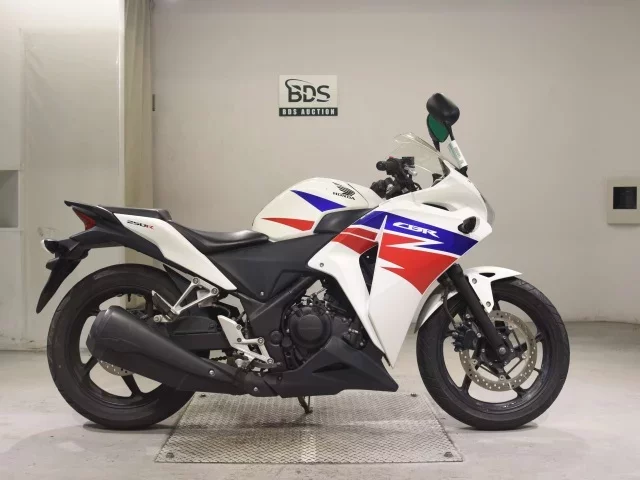 Honda CBR250R лот № 7547 оценка 4  с аукциона в Японии