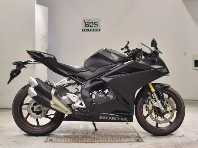 Honda CBR250RR-2A лот № 2626 оценка 4  с аукциона в Японии