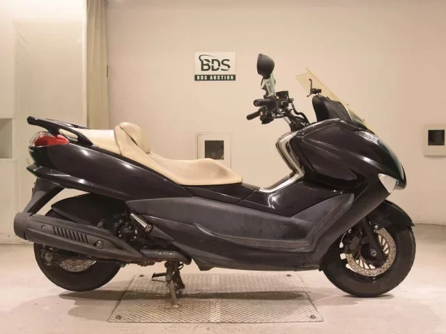 Yamaha MAJESTY 250-4 лот № 5145 оценка 4  с аукциона в Японии