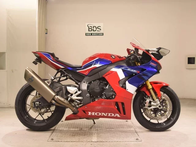 Honda CBR1000RR-RSP лот № 7597 оценка 5  с аукциона в Японии