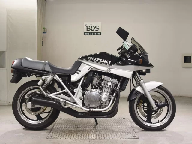 Suzuki GSX250 KATANA лот № 5061 оценка 4  с аукциона в Японии