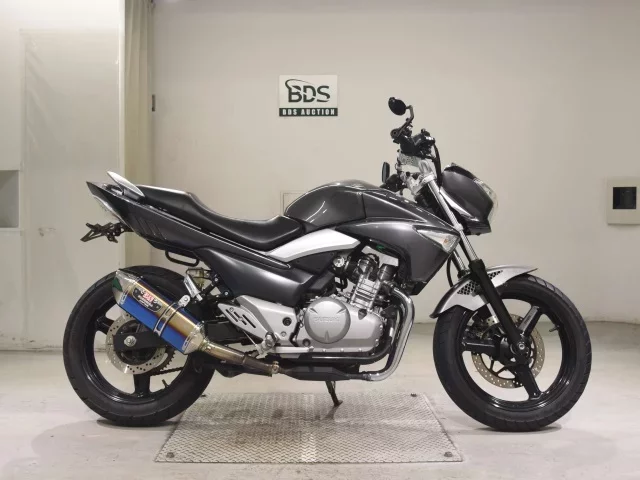 Suzuki GSR250 лот № 7582 оценка 4  с аукциона в Японии