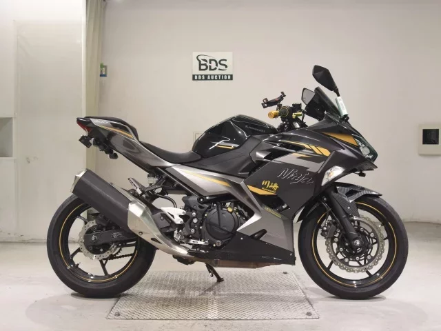 Kawasaki NINJA400-2 лот № 7717 оценка 4  с аукциона в Японии