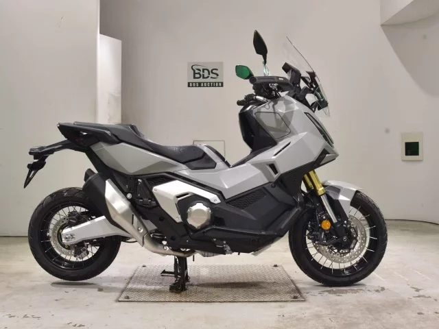 Honda X-ADV750-2 лот № 2534 оценка 8  с аукциона в Японии