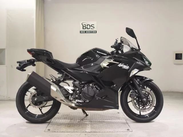 Kawasaki NINJA400-2 лот № 5173 оценка 4  с аукциона в Японии