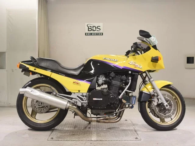 Kawasaki GPZ900R лот № 7515 оценка 4  с аукциона в Японии