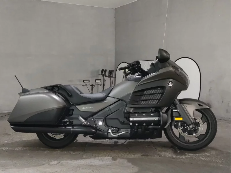 Honda GL1800 F6B лот № 7092 оценка 4  с аукциона в Японии