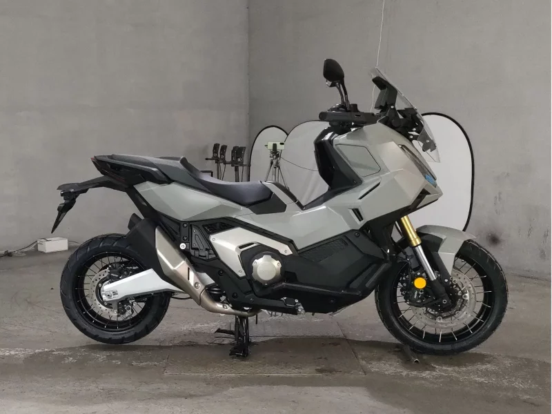 Honda X-ADV лот № 8352 оценка 6  с аукциона в Японии
