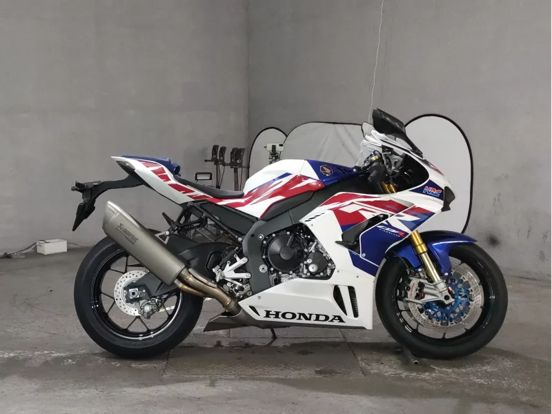 Honda CBR1000RR-R SP лот № 7496 оценка 6  с аукциона в Японии