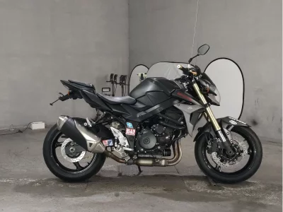 Suzuki GSR750  с аукциона в Японии