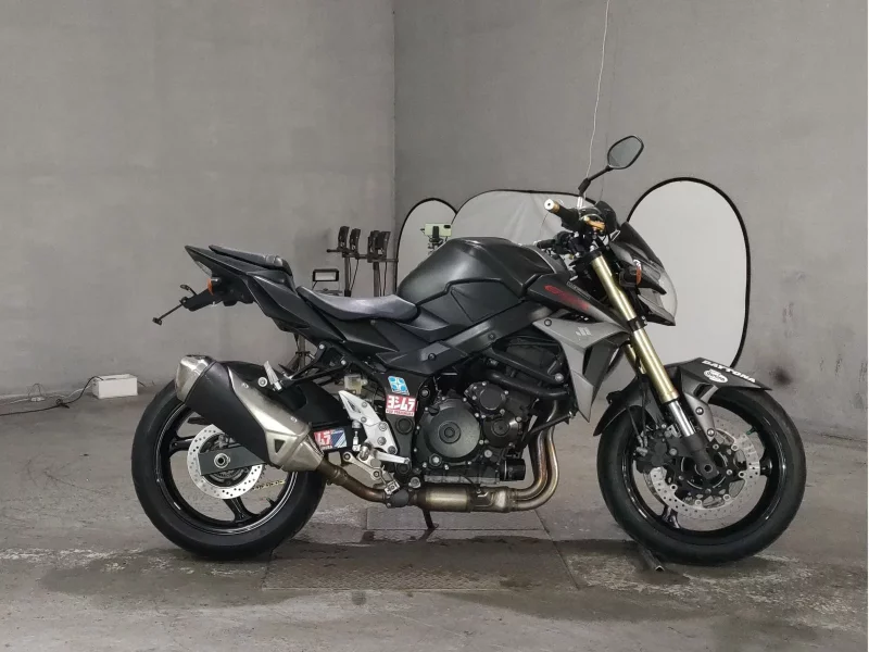 Suzuki GSR750 лот № 7623 оценка 4  с аукциона в Японии