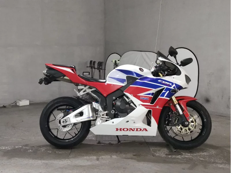 Honda CBR600RR лот № 7634 оценка 4  с аукциона в Японии