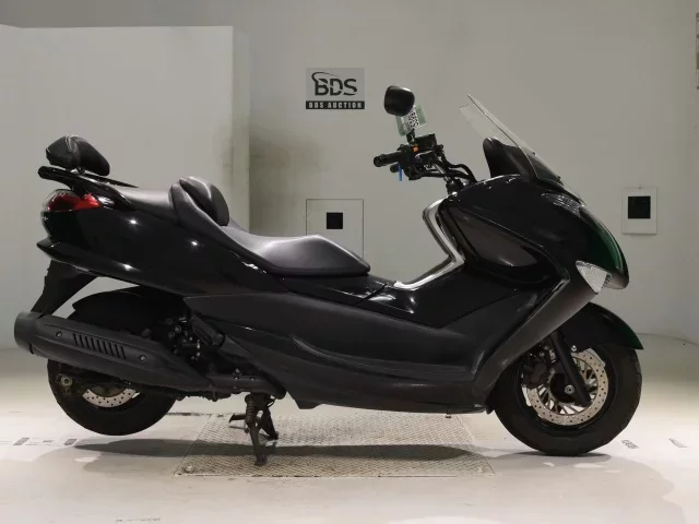 Yamaha MAJESTY 250-4 лот № 5399 оценка 4  с аукциона в Японии