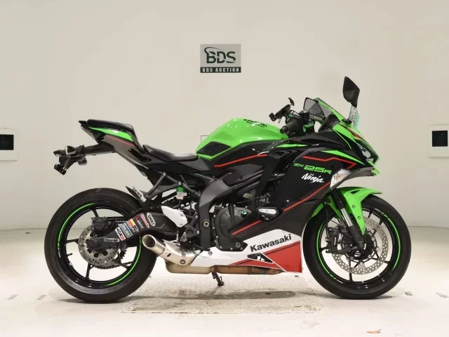 Kawasaki ZX-25R лот № 8060 оценка 5  с аукциона в Японии