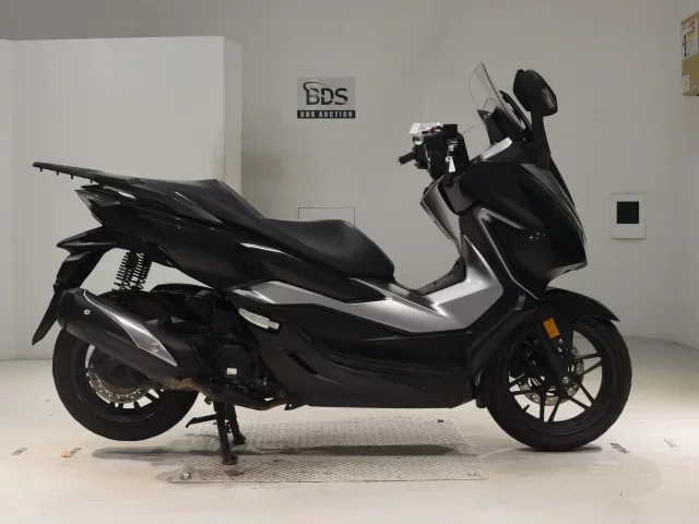 Honda FORZA -4 лот № 0486 оценка 4  с аукциона в Японии