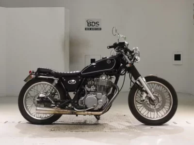 Yamaha SR400-3