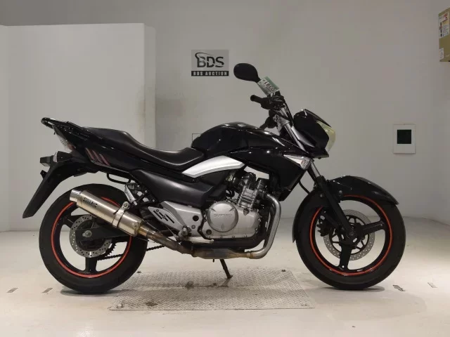 Suzuki GSR250 лот № 0391 оценка 4  с аукциона в Японии