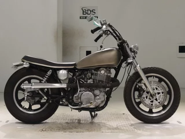 Yamaha SR400-3 лот № 5125 оценка 4  с аукциона в Японии