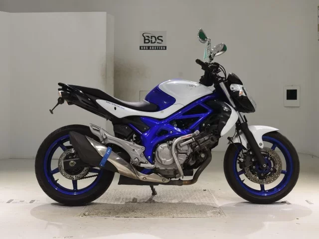 Suzuki GLADIUS400 лот № 2601 оценка 4  с аукциона в Японии
