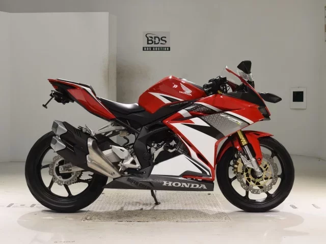 Honda CBR250RR-2 лот № 5105 оценка 4  с аукциона в Японии