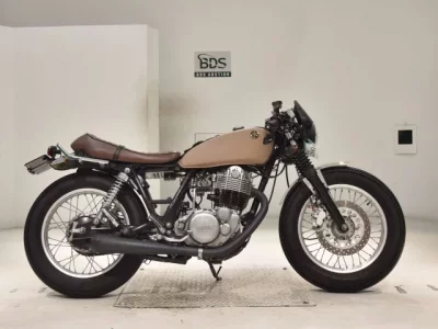 Yamaha SR400-3