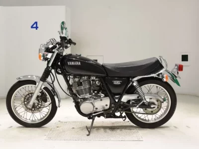Yamaha SR400-4  с аукциона в Японии