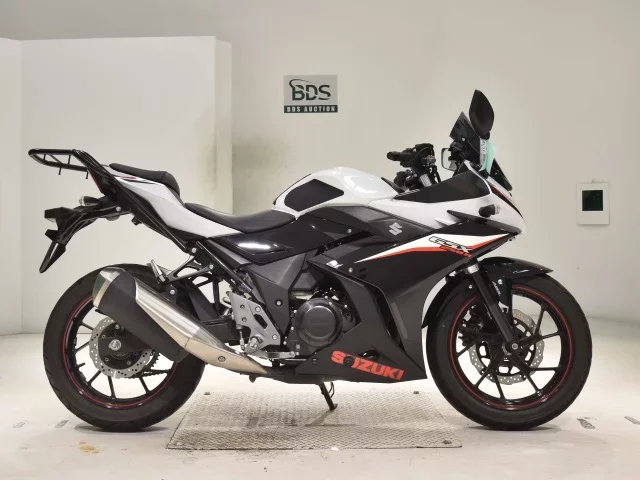 Suzuki GSX250RA лот № 0157 оценка 5  с аукциона в Японии