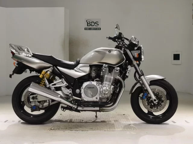 Yamaha XJR1300 лот № 2972 оценка 4  с аукциона в Японии