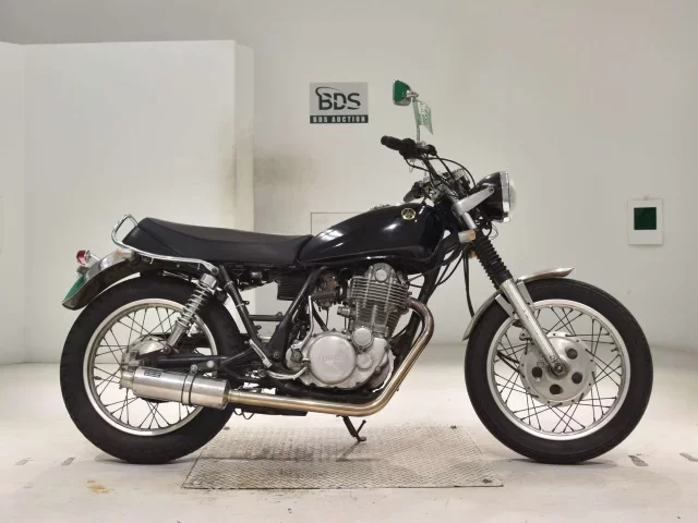 Yamaha SR400-2 лот № 7949 оценка 4  с аукциона в Японии