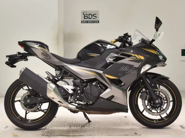 Kawasaki NINJA400-2 лот № 7744 оценка 4  с аукциона в Японии