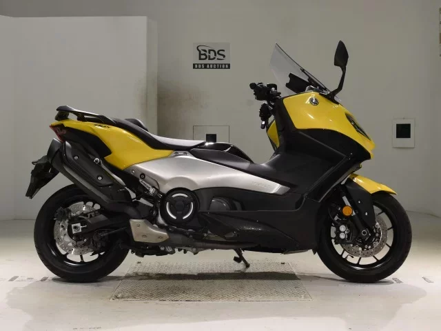 Yamaha T-MAX560 лот № 3045 оценка 6  с аукциона в Японии