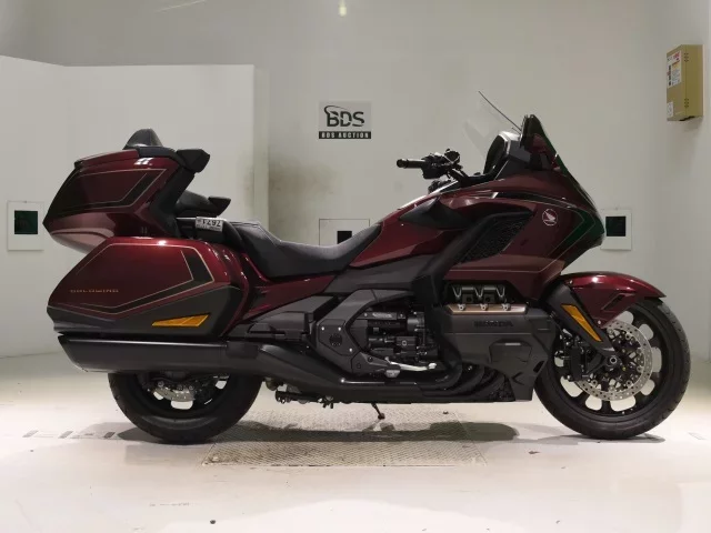 Honda GL1800 TOUR D лот № 7671 оценка 8  с аукциона в Японии
