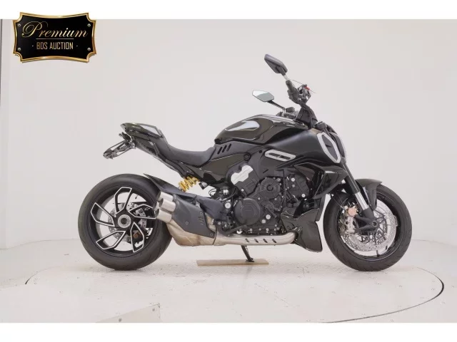 Ducati  DIAVEL V4 лот № 0037 оценка 5  с аукциона в Японии