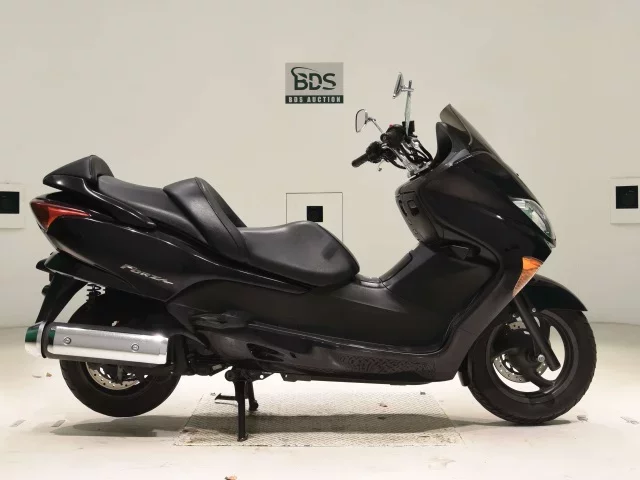 Honda FORZA Z лот № 7902 оценка 4  с аукциона в Японии